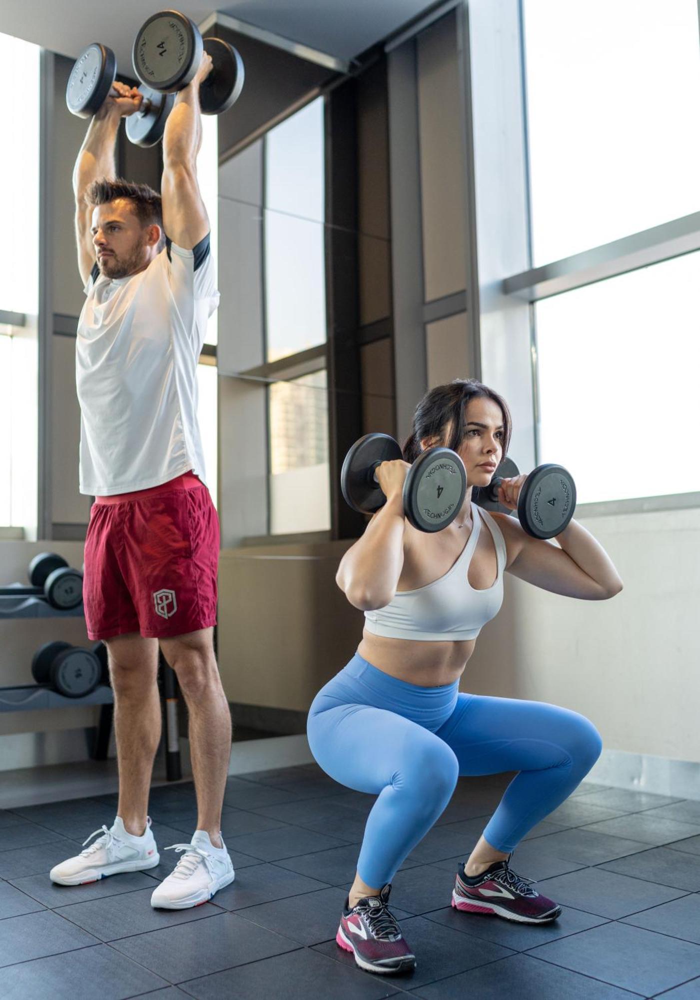 V ホテル ドバイ キュリオ コレクション バイ ヒルトン エクステリア 写真 Dumbbell squat